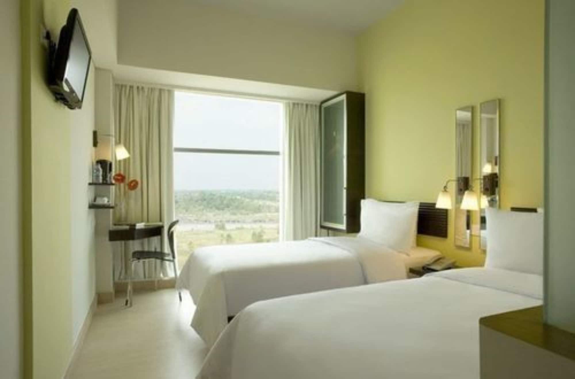 Hotel Santika Bsd City-Serpong Buitenkant foto