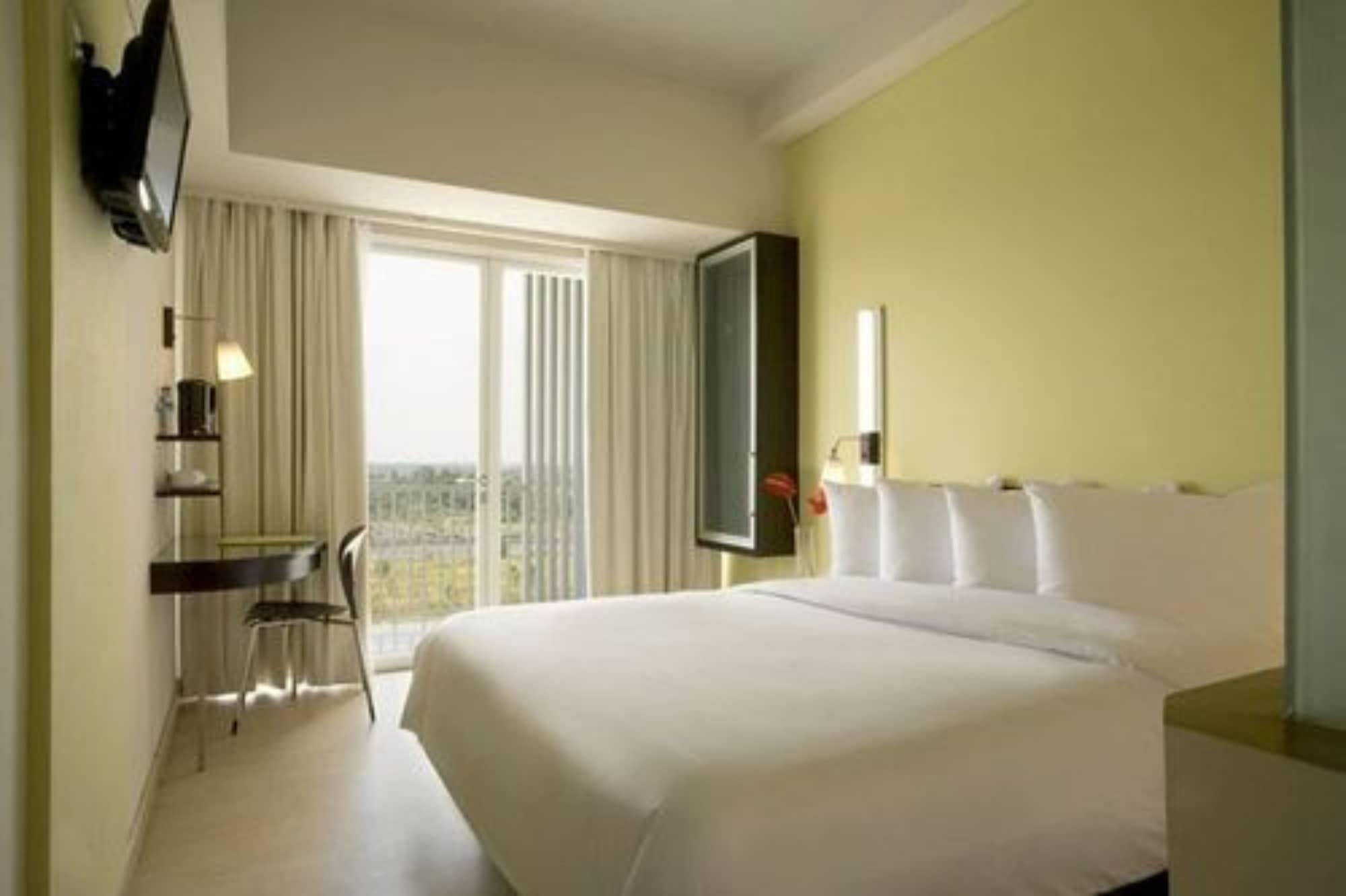 Hotel Santika Bsd City-Serpong Buitenkant foto