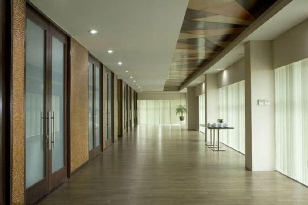 Hotel Santika Bsd City-Serpong Buitenkant foto