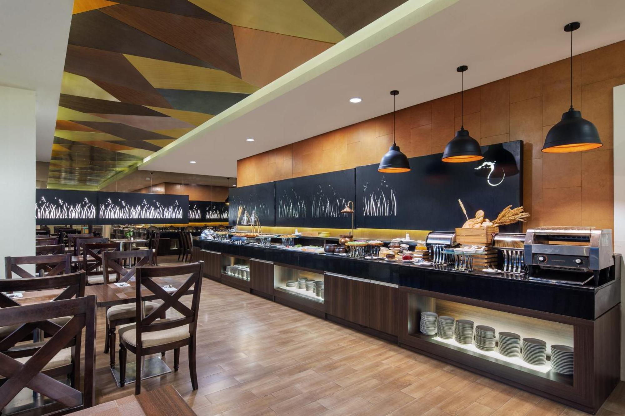 Hotel Santika Bsd City-Serpong Buitenkant foto