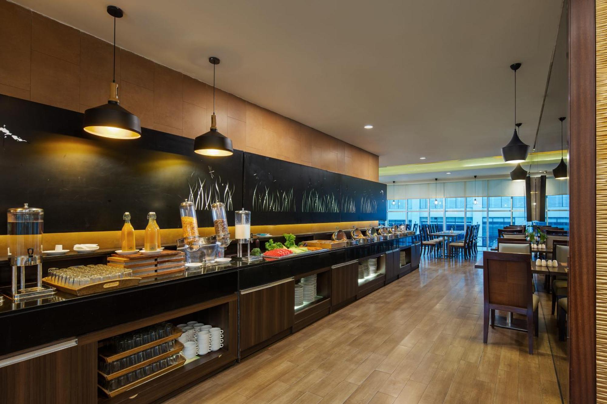 Hotel Santika Bsd City-Serpong Buitenkant foto